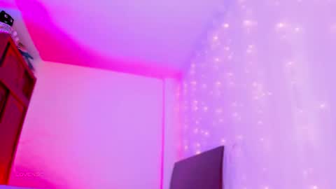    .  INDEPENDENT MODEL online show from July 2026 12:56:02 PM
