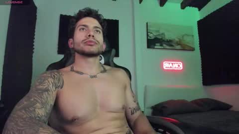 Lucian Sinclair online show from November 2025 02:36:02 AM