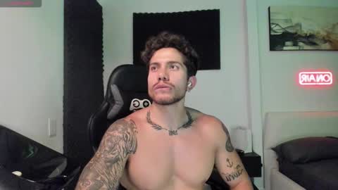 Lucian Sinclair online show from December 2025 04:07:01 AM