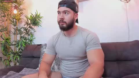 Snapshot of sebastianvilla__ chatting on April 2026 09:01:01 PM Instagram jeanpaulfit online show from April 2026 09:01:01 PM