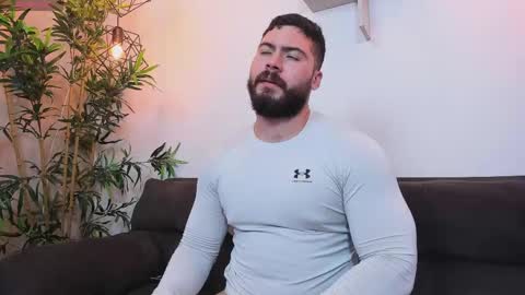 Snapshot of sebastianvilla__ chatting on May 2026 08:36:02 PM Instagram jeanpaulfit online show from May 2026 08:36:02 PM