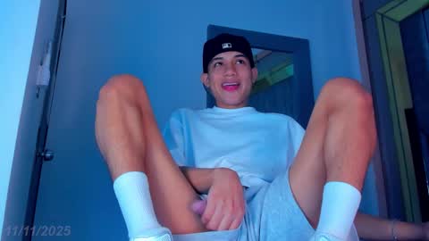 Snapshot of sebax_00 chatting on November 2025 08:09:01 PM Sebastian online show from November 2025 08:09:01 PM