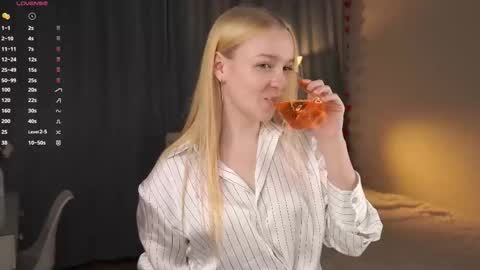 Rina online show from September 2025 07:26:01 PM