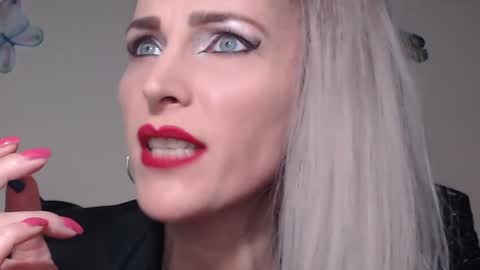 Snapshot of secoiya chatting on January 2025 09:18:02 PM Emily online show from January 2025 09:18:02 PM