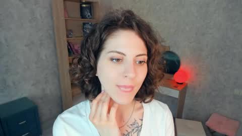 Mia online show from May 2026 05:38:01 AM