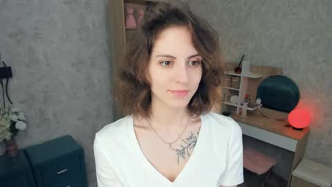 Mia online show from May 2026 05:49:01 AM