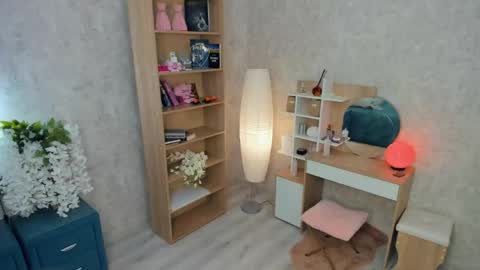 Mia online show from June 2026 05:02:01 AM