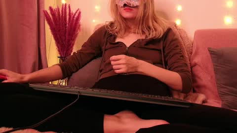 Snapshot of secretanni chatting on December 2024 10:33:02 PM Anni online show from December 2024 10:33:02 PM