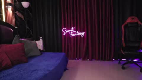 Kiki and Max online show from June 2026 01:03:01 AM
