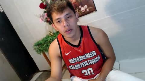 Snapshot of seductive_maxxx chatting on May 2026 06:38:02 PM Max online show from May 2026 06:38:02 PM