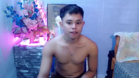 Snapshot of seductive_maxxx chatting on May 2026 05:12:01 AM Max online show from May 2026 05:12:01 AM