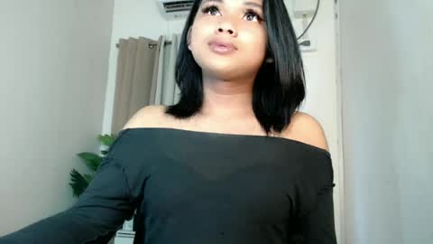 Snapshot of seductivedeluxe69 chatting on June 2026 06:05:02 AM Deluxe online show from June 2026 06:05:02 AM