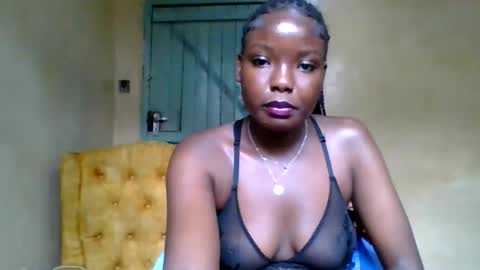 Snapshot of seductress18 chatting on October 2025 06:22:02 AM Seductress online show from October 2025 06:22:02 AM