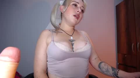 Snapshot of sejmet_5 chatting on January 2025 02:51:02 AM Yeyis online show from January 2025 02:51:02 AM