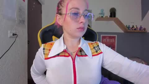 Yeyis  online show from April 2026 03:13:01 PM