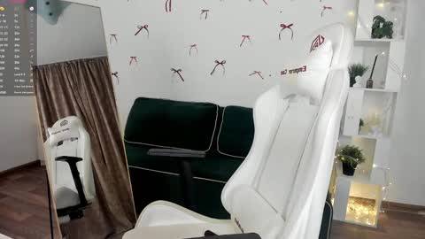 Selena online show from February 2025 12:43:02 PM