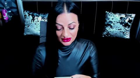 Snapshot of selena_vixen chatting on December 2024 06:30:02 AM Selene online show from December 2024 06:30:02 AM