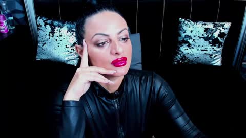 Snapshot of selena_vixen chatting on December 2024 08:38:02 AM Selene online show from December 2024 08:38:02 AM