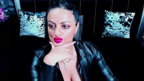 Snapshot of selena_vixen chatting on December 2024 08:55:01 AM Selene online show from December 2024 08:55:01 AM