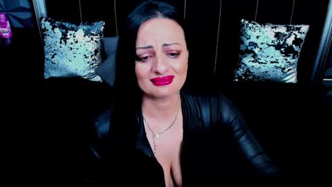 Snapshot of selena_vixen chatting on December 2024 09:09:02 AM Selene online show from December 2024 09:09:02 AM