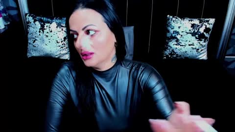 Snapshot of selena_vixen chatting on December 2024 05:42:02 AM Selene online show from December 2024 05:42:02 AM