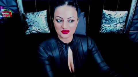 Snapshot of selena_vixen chatting on February 2025 05:23:01 AM Selene online show from February 2025 05:23:01 AM