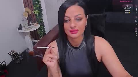 Snapshot of selena_vixen chatting on November 2025 05:18:02 AM Selene online show from November 2025 05:18:02 AM