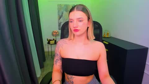 Snapshot of selenaemoore chatting on March 2026 07:41:01 PM selenaemoore online show from March 2026 07:41:01 PM