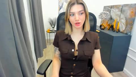 Snapshot of selenaemoore chatting on March 2026 03:39:02 AM selenaemoore online show from March 2026 03:39:02 AM