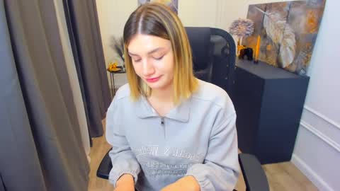 Snapshot of selenaemoore chatting on April 2026 03:44:02 AM selenaemoore online show from April 2026 03:44:02 AM