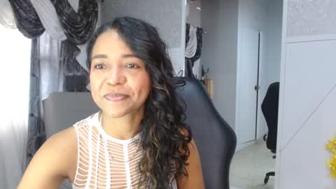 Snapshot of selene_bubble chatting on February 2026 03:54:01 PM Selene online show from February 2026 03:54:01 PM