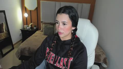 Snapshot of selene_e chatting on September 2025 08:23:01 PM Karol. online show from September 2025 08:23:01 PM