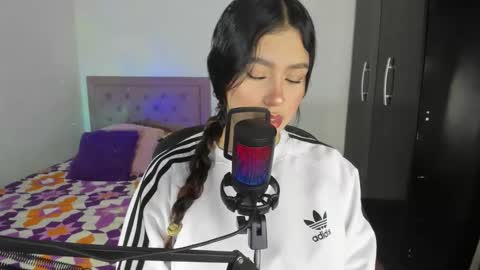 Snapshot of selene_e chatting on November 2025 10:20:02 PM Karol. online show from November 2025 10:20:02 PM