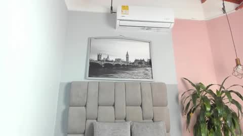 Selene online show from October 2025 07:47:01 PM