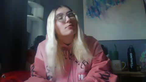 Selene online show from December 2024 06:17:02 PM