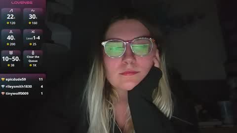 Selene online show from October 2025 05:05:02 AM