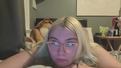 Snapshot of selenebaby chatting on April 2026 02:12:02 AM Selene online show from April 2026 02:12:02 AM