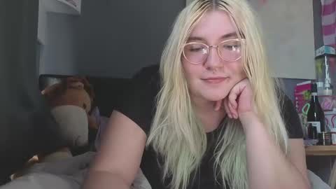 Snapshot of selenebaby chatting on April 2026 02:28:02 PM Selene online show from April 2026 02:28:02 PM