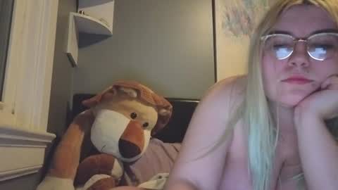 Snapshot of selenebaby chatting on April 2026 03:45:02 AM Selene online show from April 2026 03:45:02 AM