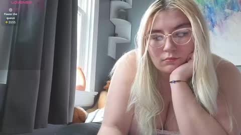 Snapshot of selenebaby chatting on April 2026 01:26:01 PM Selene online show from April 2026 01:26:01 PM