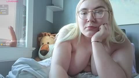 Snapshot of selenebaby chatting on April 2026 10:56:02 PM Selene online show from April 2026 10:56:02 PM