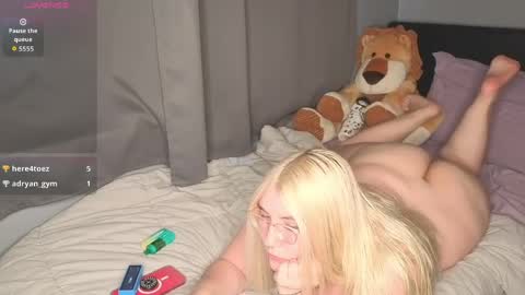 Snapshot of selenebaby chatting on May 2026 10:15:02 PM Selene online show from May 2026 10:15:02 PM