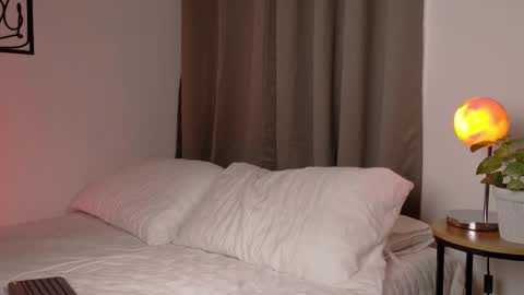 Snapshot of selenenova chatting on February 2026 10:17:01 PM Selene Nova online show from February 2026 10:17:01 PM