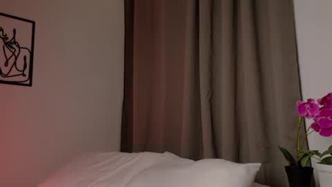 Snapshot of selenenova chatting on February 2026 06:07:01 PM Selene Nova online show from February 2026 06:07:01 PM