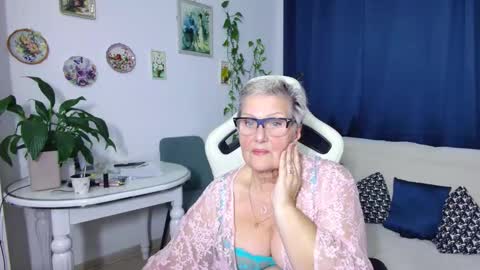 Snapshot of selenna57 chatting on December 2025 07:10:01 PM Selenna online show from December 2025 07:10:01 PM