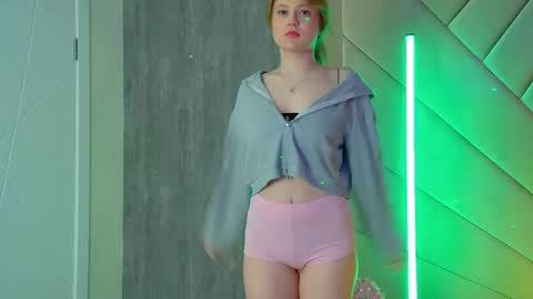 SelinSwarovski online show from March 2025 01:39:01 AM