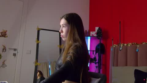 Snapshot of sellashine chatting on April 2026 01:47:02 AM Nicole online show from April 2026 01:47:02 AM