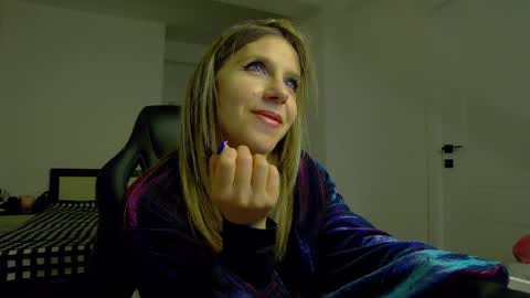 Snapshot of sellena_angel chatting on May 2026 06:01:01 PM sellena_angel online show from May 2026 06:01:01 PM