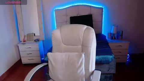 Sendella online show from November 2025 01:01:02 PM