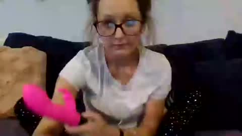 Snapshot of sensins chatting on August 2026 05:15:01 PM Sensins online show from August 2026 05:15:01 PM